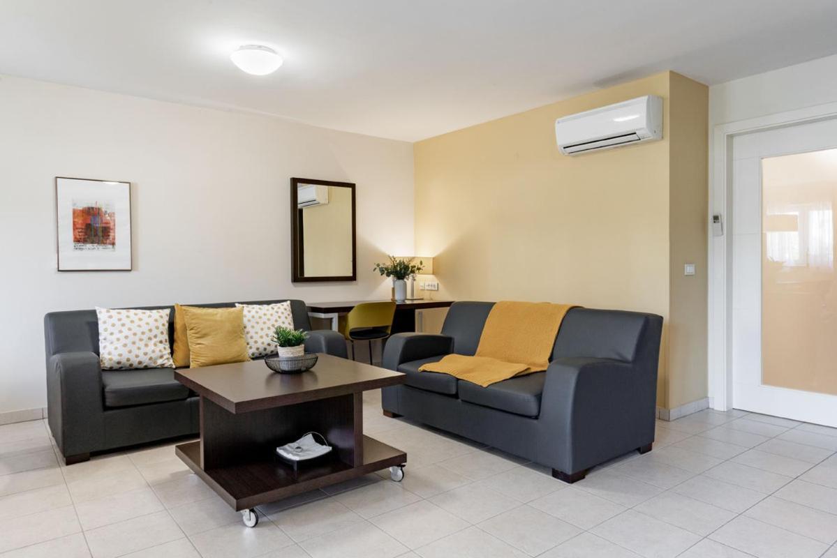 Ponent 602 In Marina By Locap Group *